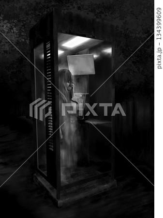 薄暗い心霊スポットの不気味な電話ボックスの中の女の子の幽霊モノクロ 134399609
