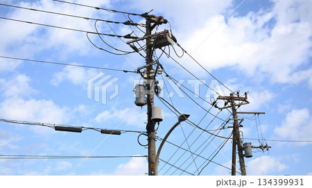 青空と電柱 電信柱 青空と電柱 電信柱 134399931
