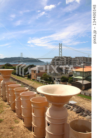 国指定史跡五色塚古墳から淡路島明石海峡大橋を望む 134400348