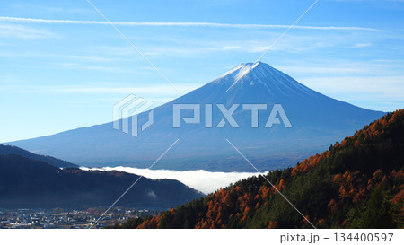 富士見橋展望台から望む早朝の富士山 134400597