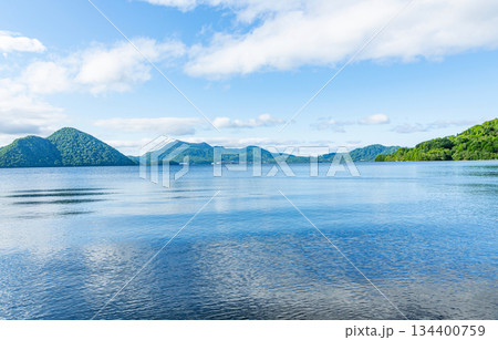 北海道洞爺湖町　初夏の洞爺湖 134400759