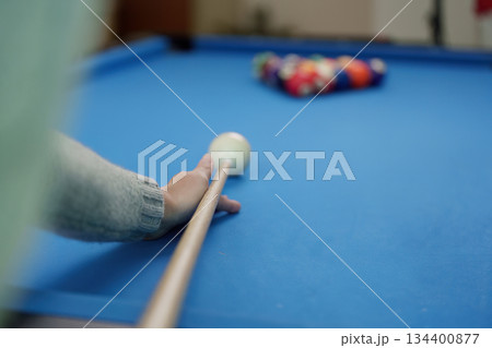 Party atmosphere with friends enjoying a game of billiards 134400877