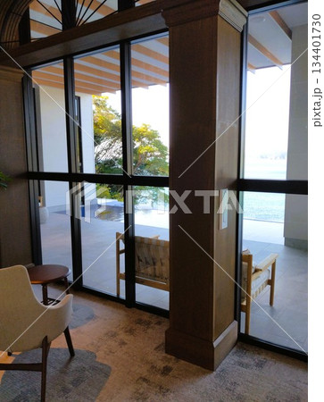 リゾートホテルのテラスから見える景色 134401730