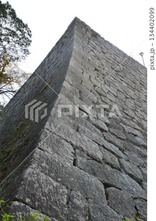 丸亀城の「高石垣」(丸亀城 三の丸・見返り坂 付近/香川県丸亀市) 丸亀城の「高石垣」(丸亀城 三の丸・見返り坂 付近/香川県丸亀市) 134402099
