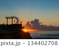 鳥居のある風景 134402708