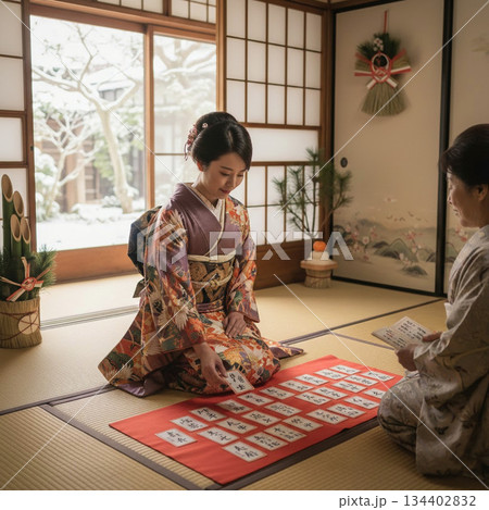 正月に百人一首をよむ日本人女性 134402832