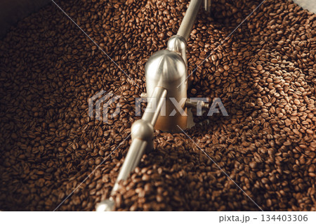 Cooling Tray Drum Rotating With Coffee Beans 134403306