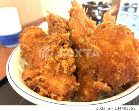 とんかつチェーンで食べる「タレカツ丼」 134403355
