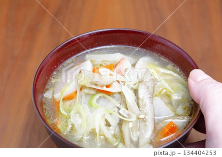 できたて具だくさん豚汁1 134404253