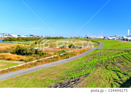 笹目橋／荒川より下流(戸田橋)方向を望む(東京都板橋区)【2025.11】 134404275