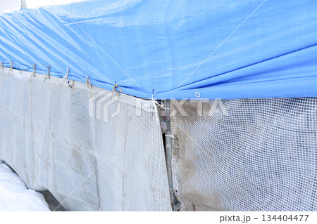 シート, 鉄筋, ブルーシート, 作業場, 建築現場, 建設, 建築, 新築, 工事, 土木, 新築 134404477