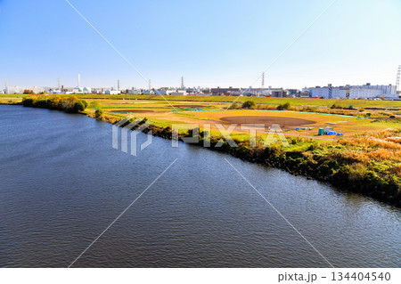 笹目橋／荒川より東京都板橋区新河岸方面を望む(東京都板橋区)【2025.11】 134404540