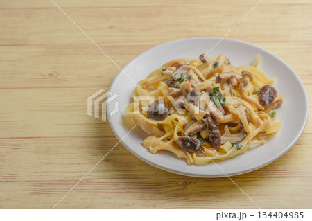 キノコのクリームパスタ キノコのクリームパスタ 134404985