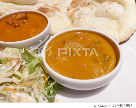 ナンとバターチキンカレーと野菜カレー インドの本格カレーセット ナンとバターチキンカレーと野菜カレー インドの本格カレーセット 134404994