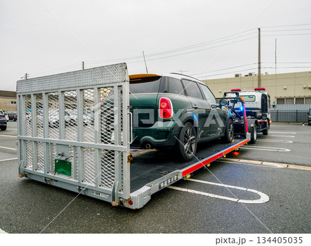 積載車に積まれる故障車 積載車に積まれる故障車 134405035