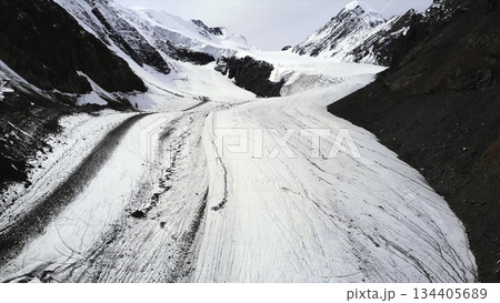 Glacier melting in mountain range with snow and ice. Media 134405689