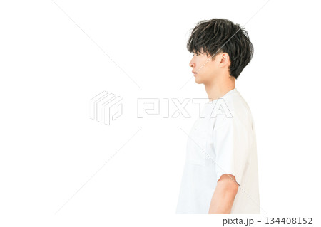 笑顔の若いアジア人男性の横顔（メンズエステ,メンズビューティー,スキンケア,メンズ美容） 134408152
