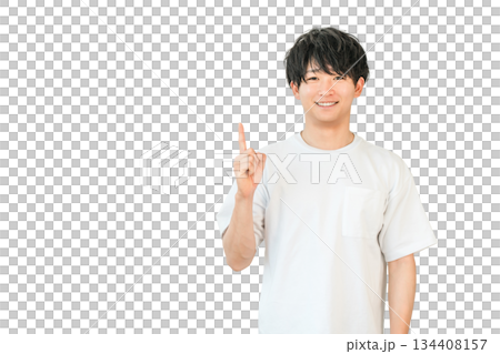 指差しするTシャツ姿の若いアジア人男性(ポイント,紹介,案内,ガイド,おすすめ,誘導) 指差しするTシャツ姿の若いアジア人男性(ポイント,紹介,案内,ガイド,おすすめ,誘導) 134408157