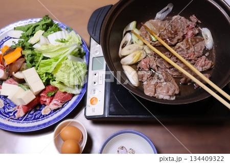 家庭で作るすき焼き 家庭で作るすき焼き 134409322
