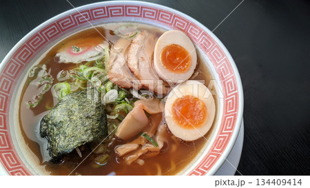 煮卵とチャーシューのラーメン 134409414