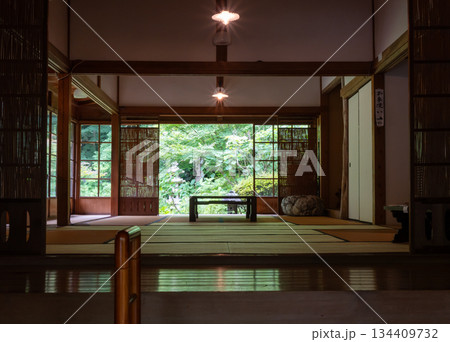 Tatami room with garden view at Jochi-ji Temple in Kamakura 134409732