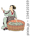 洗濯をする和服の女性 その2 134410169