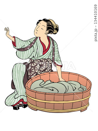 洗濯をする和服の女性 その2 134410169