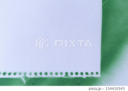 スプレー塗料の緑色の背景 スプレー塗料の緑色の背景 134410343