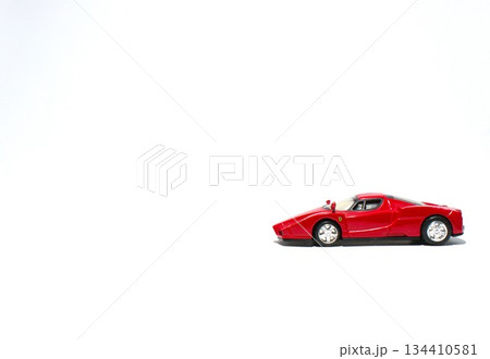 イメージ写真 赤い車 イメージ写真 赤い車 134410581