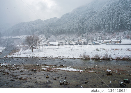 冬の馬瀬川《岐阜県 下呂市 馬瀬》 冬の馬瀬川《岐阜県 下呂市 馬瀬》 134410624