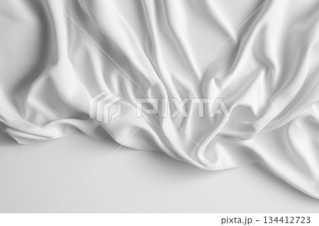白い布のドレープが美しいミニマルな背景構図   やわらかな質感と余白が際立つ、上品で洗練されたビジュ 134412723