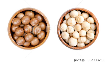 Macadamia nuts, in shells and peeled, in wooden bowls. Also known as Queensland, bush, maroochi, bauple, and Hawaii nuts. On the left side dried and unshelled, on the right side roasted nuts. Photo Macadamia nuts, in shells and peeled, in wooden bowls. Also known as Queensland, bush, maroochi, bauple, and Hawaii nuts. On the left side dried and unshelled, on the right side roasted nuts. Photo 134413238