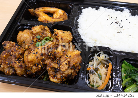 美味しい鶏肉からあげ弁当 134414253