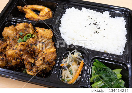 美味しい鶏肉からあげ弁当 美味しい鶏肉からあげ弁当 134414255