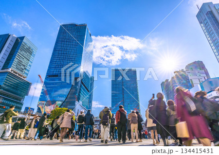 日本の東京都市景観年の瀬。6棟林立の渋谷…インバウンドは続く。いざ、新時代へ、希望の光… 134415431