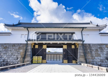 晩秋の二条城 東大手門 京都府京都市 晩秋の二条城 東大手門 京都府京都市 134416009