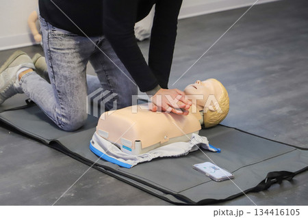 first aid course - company safety - cardiac massage - Basic Life Support 134416105