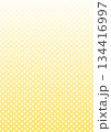 縦の背景　細かいドットのパターンとグラデーション　黄色 134416997