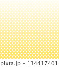 正方形の背景　細かいドットのパターンとグラデーション　黄色 134417401