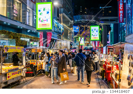 韓国 ソウル 明洞の夜景 韓国 ソウル 明洞の夜景 134418407
