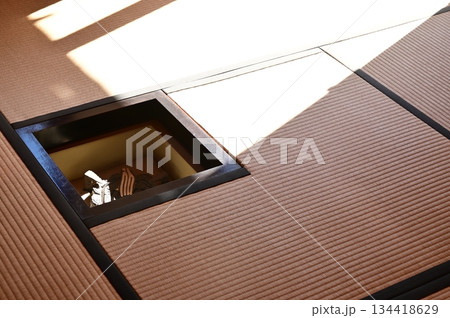 炉畳（ろだたみ）茶室で湯を沸かす日本の伝統的な設備 134418629