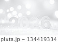 白い背景に立体数字で表現された2026年の新年イメージ 134419334