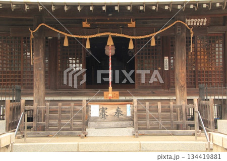 神社の賽銭箱 134419881