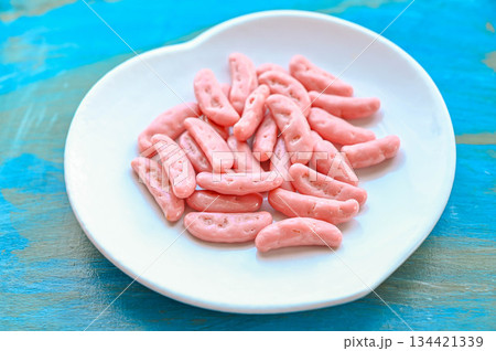 柿の種　あまおう苺味 134421339