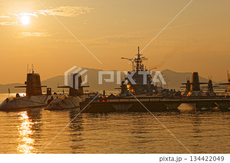 広島県　アレイからすこじまの夕景 134422049