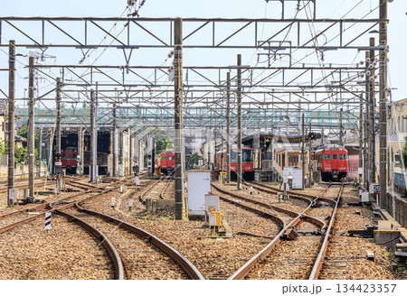 豊田市、猿投駅ホームと猿投検車支区の風景 134423357