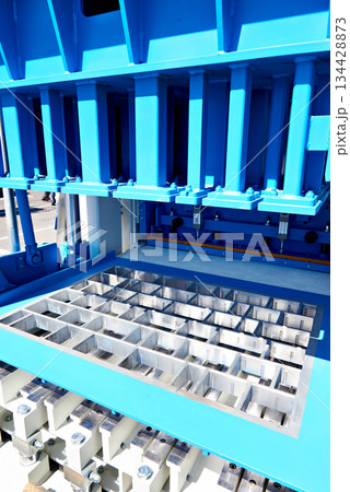 Concrete forming machine 134428873
