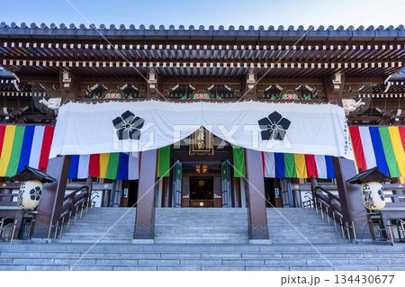 晩秋の総本山 智積院　金堂　京都府京都市 134430677