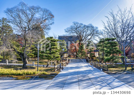 晩秋の総本山 智積院 参道 京都府京都市 晩秋の総本山 智積院 参道 京都府京都市 134430698