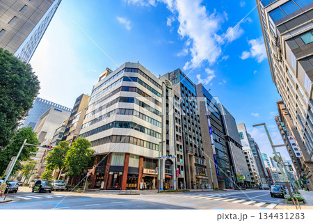 東京　中央区　京橋の都市風景　京橋二丁目交差点付近 134431283